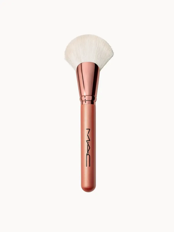MAC 143S Bronzer Fan Brush