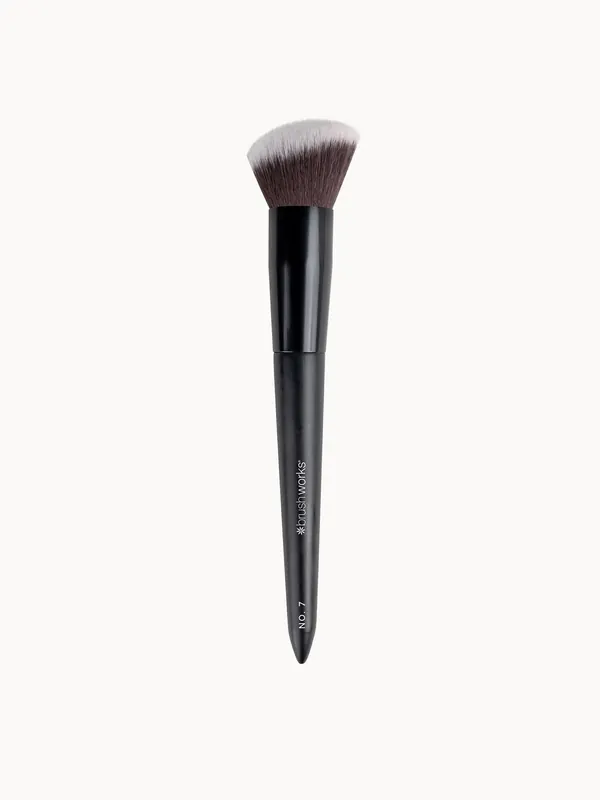 brushworks No. 7 Angled Blush Brush - Real Techniques