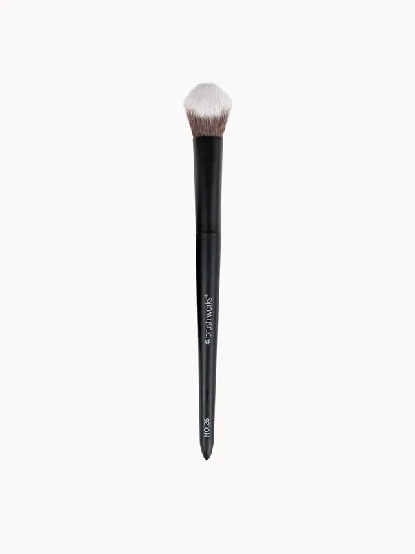 brushworks No. 25 Brightening Concealer Brush
