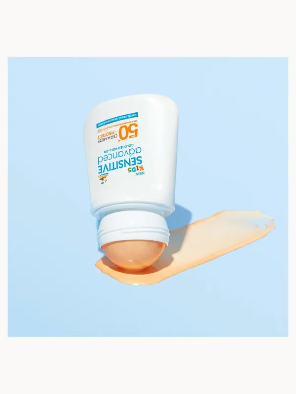 Garnier Ambre Solaire Sensitive Advanced kids colored roll-on SPF 50+